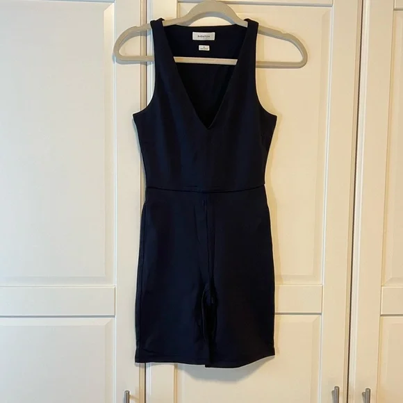 Aritzia babaton contour v neck romper - Picture 2 of 4